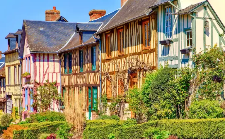 Découvrez le village méconnu à moins de 2h de Paris, classé parmi les plus beaux de France !