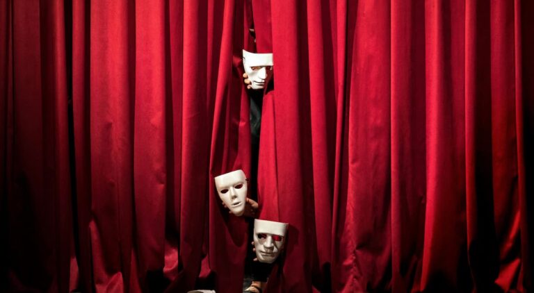 La magie du théâtre à petit prix : découvrez les incontournables en Ile-de-France sur un budget serré !